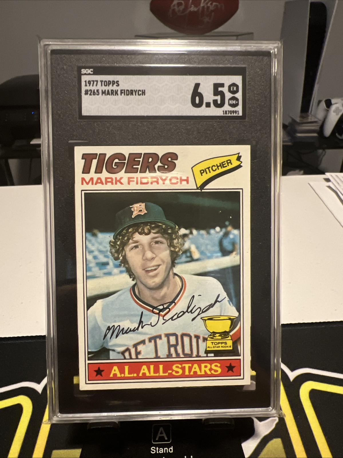 Mark Fidrych Detroit Tigers 1977 Topps Rookie Card #265 SGC 6.5