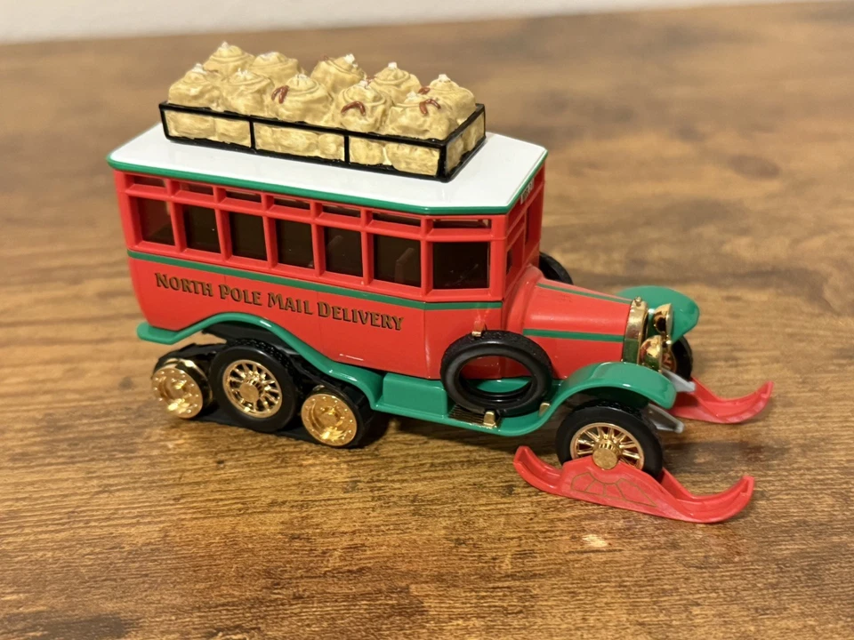 MATCHBOX YYM36793 -1922 CHRISTMAS SCANIA VABIS POST BUS -1/43- BOX - Image 3 of 4