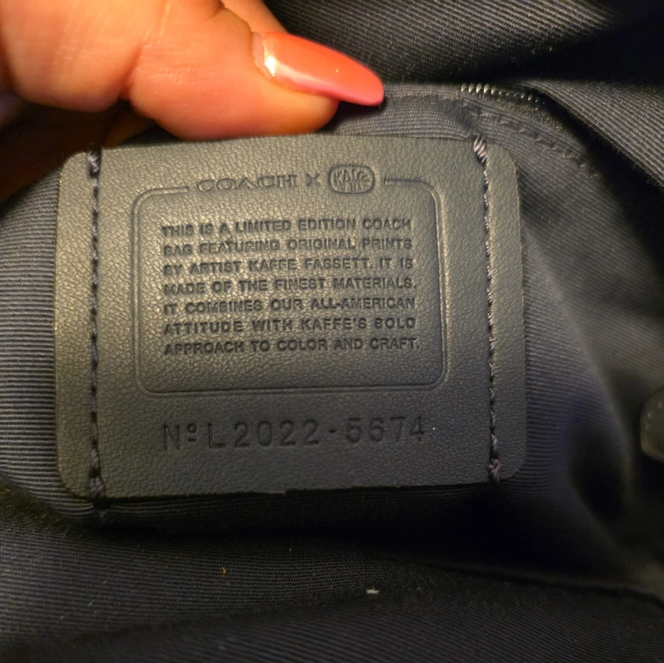 Cartera Mochila Coach Púrpura Floral Firma Lona Cuero Borde Foto 3 de 4