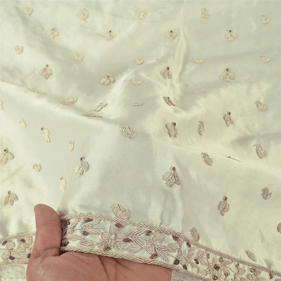 Bufandas envolventes bordadas de seda arte estola larga Dupatta blanco roto de colección Sanskriti Foto 2 de 4