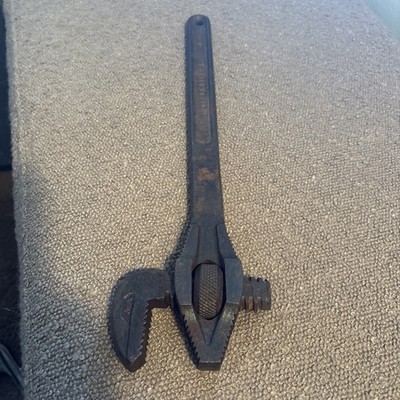 VINTAGE GREENFIELD 10  LITTLE GIANT REVERSIBLE PIPE WRENCH, FEB 4 1913 PAT, USA
