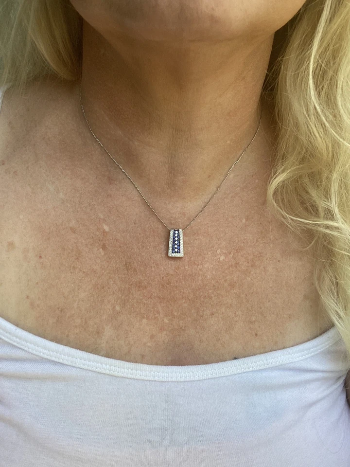 Collar colgante Simon G. RARO zafiro azul y diamantes. Foto 2 de 4