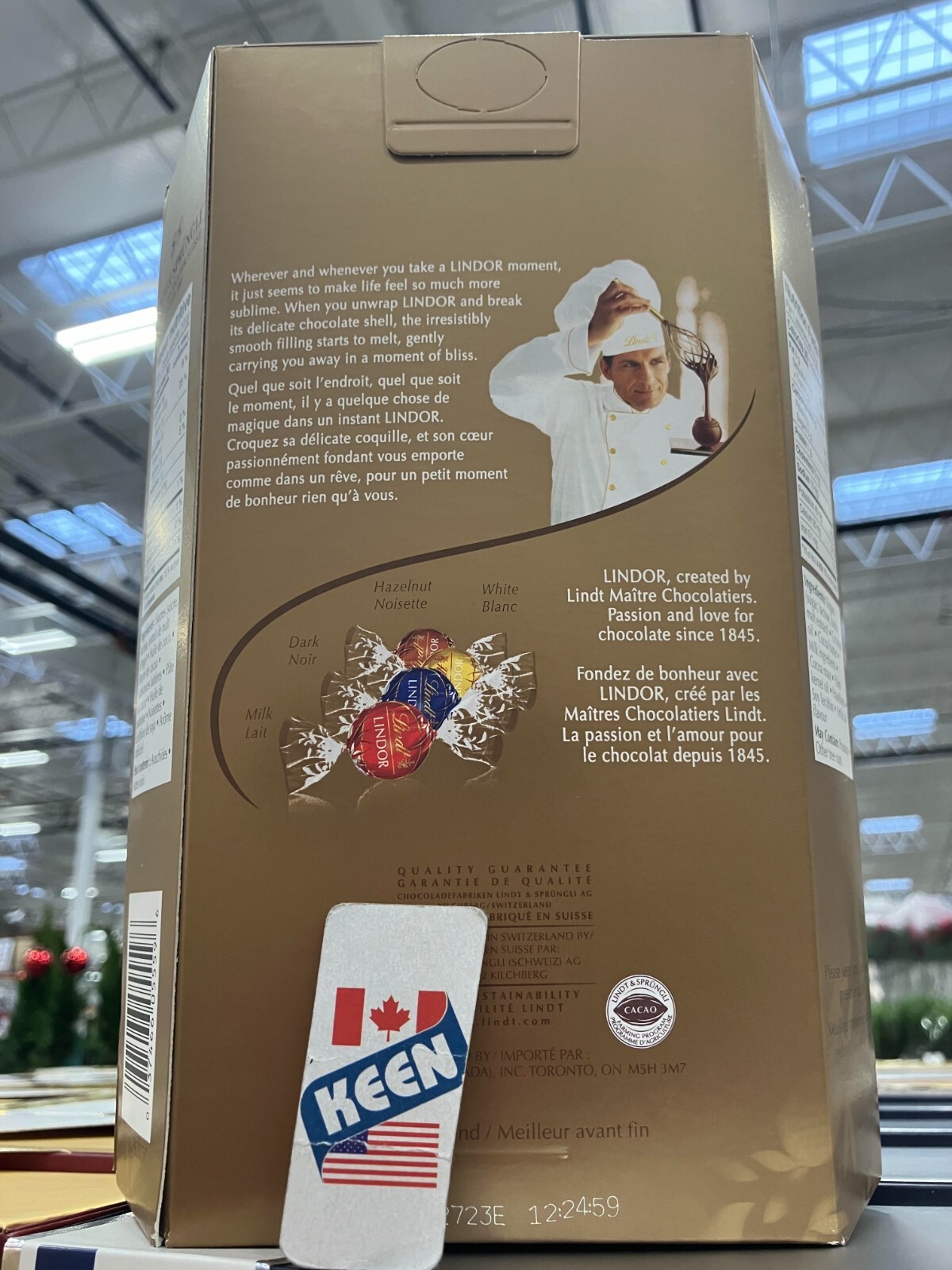 AiWaWa CA, Lindt Lindor Assorted Chocolate Truffles, 900 g GIFT