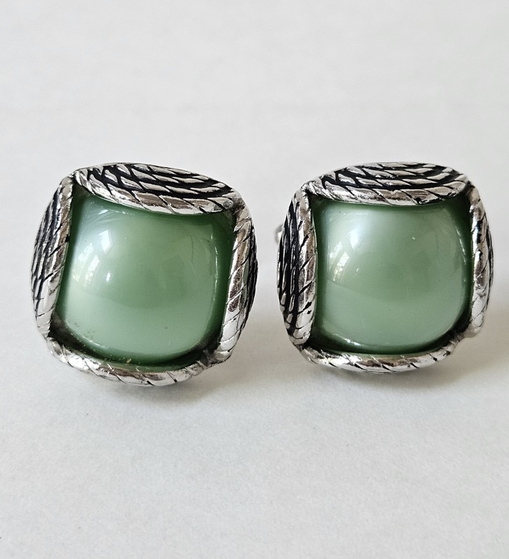 Green Vintage Lucite  Cufflinks Silver Plated Beautiful  CUFF Links