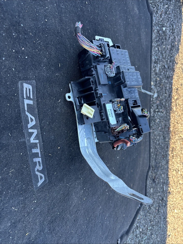 2011 - 2015 Ford Explorer Edge MKX Cabin Fuse Relay Box BCM BC3T-14B476-DH - Image 2 of 4