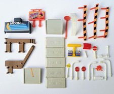 Vintage 1988 Galoob Micro Machines Super City Toolbox Playset Signs And Ramps