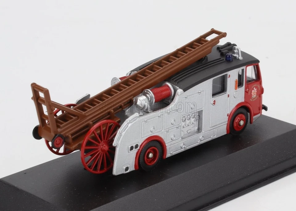 MODELLINO CAMION STATICO DENNIS F12 TANKER TRUCK SCALA POMPIERI 1951 SCALA 1/72 - Immagine 2 di 4