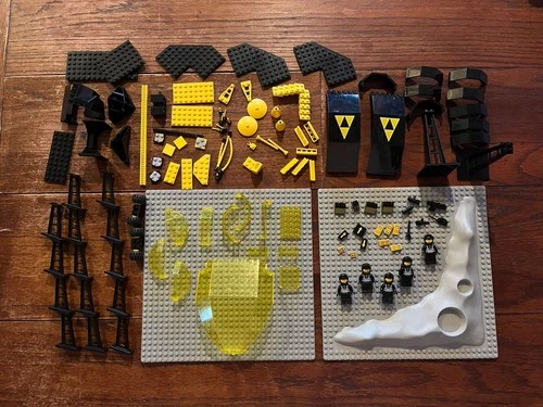 LEGO Space Message Intercept Base 6987 Incomplete But A Lot Of Good Parts !!