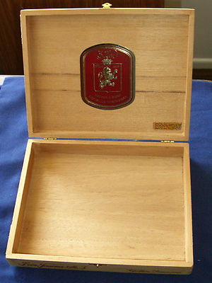 Leon Jimenes Cigar box, Republica Dominicana, ''Includes bottom and inside seals''