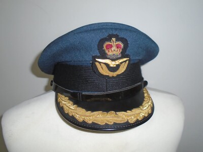 RAF HERREN GRUPPENKAPITÄNSMÜTZE MIT ABZEICHEN GRÖSSE 57 CM ORIGINAL RAF AUSGABE
