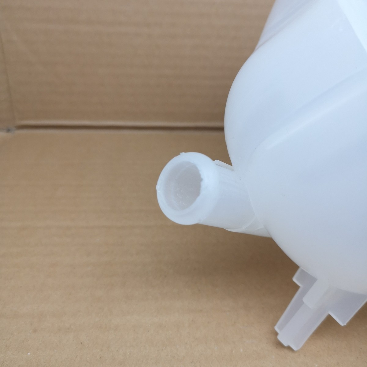 VASCHETTA LIQUIDO RADIATORE CON TAPPO FIAT GRANDE PUNTO - ALFA  