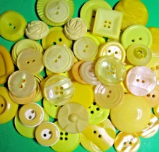(50) YELLOW 3/4"-1 1/16" PLASTIC SHANK 2&4-HOLE CRAFT NEW/USED BUTTONS-W877