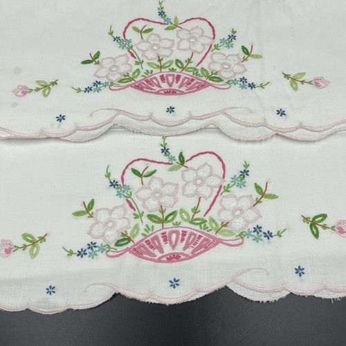 Handbestickte Kissenbezüge Schnittarbeit Blumen im rosa Korb Vintage Neu LESEN - Bild 3 von 10