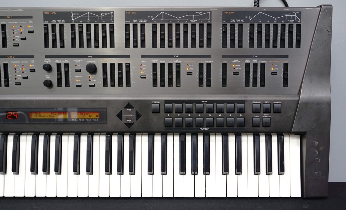 鍵盤楽器 Roland JD-800 Roland JD-800 Programmable Synthesizer(1991) | WOLF FASCINATIONS