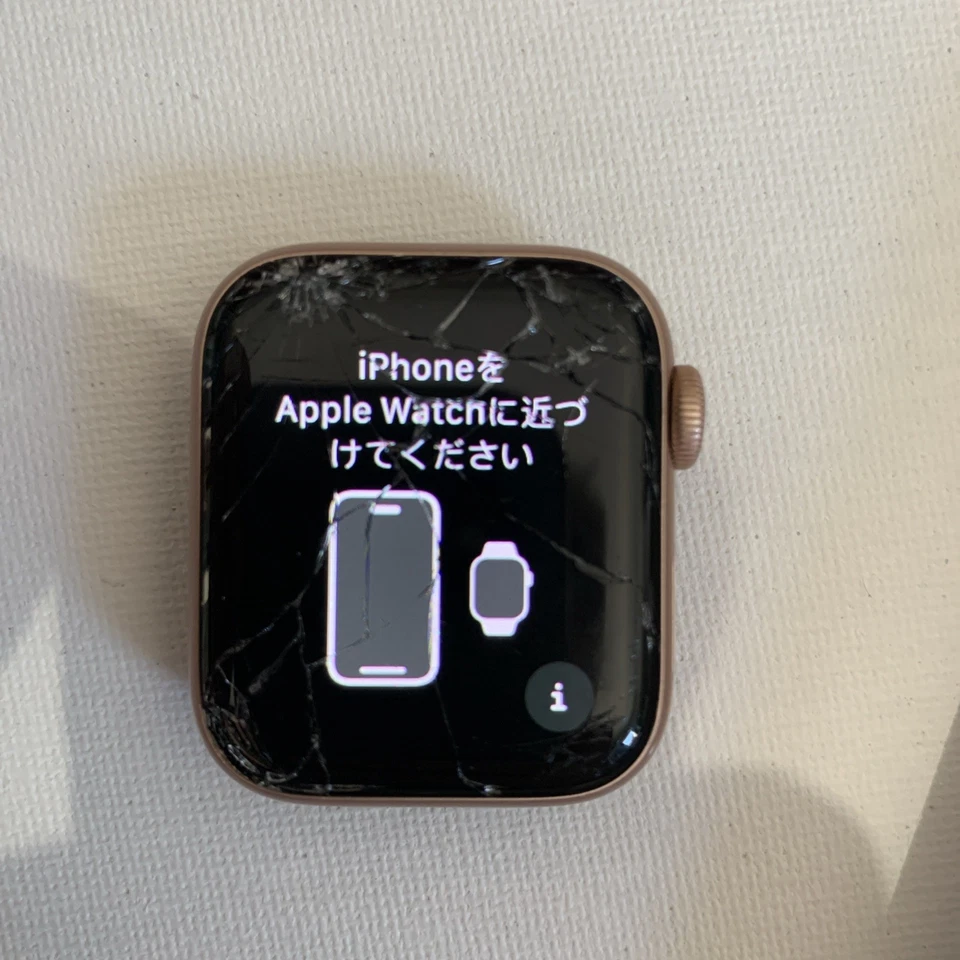 Apple Watch Series 2 38 mm, oro rosa *pantalla agrietada sigue funcionando* Foto 3 de 4