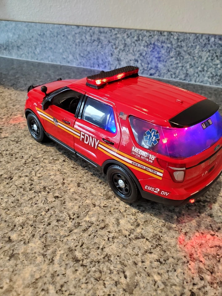 New York Fire Dept. - Ford Explorer w/ All Flashing Lights - Image 3 of 4