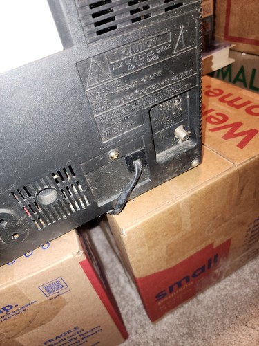 Sharp 13" CRT TV/VCR Combo Player/Recorder 13VT-R100 Tested No Remote With Tapes - Picture 7 of 7