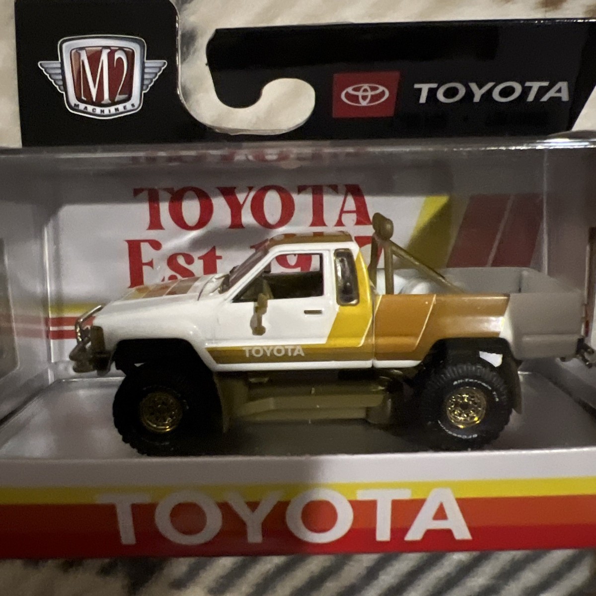 M2マシーン ウォルマート限定 - 1985 トヨタ・トラック New M2 Machines 1:64 1985 Toyota Truck WMTS22 - CHASE 1/750 In