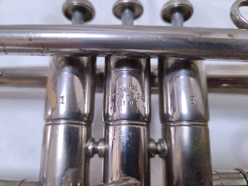 Trompeta Yamaha YTR-136 acabado níquel/válvulas lisas/necesita reparación de tubo de plomo #2346 Foto 3 de 4