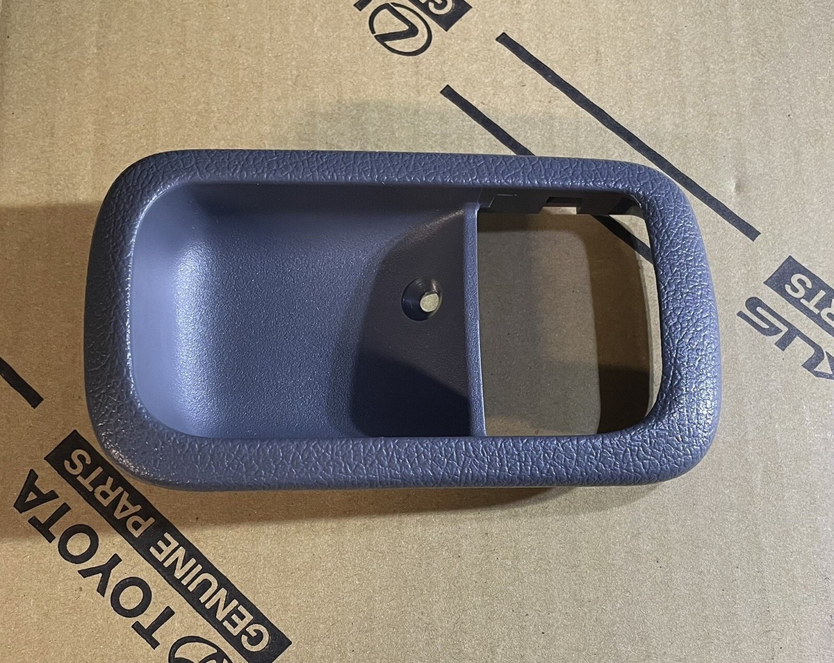 91 97 TOYOTA LAND CRUISER FJ80 FZJ80 FRONT RIGHT DOOR HANDLE BEZEL