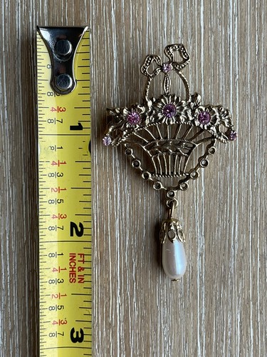 1928 Brooch Pink Crystal Rhinestone Gold Tone Flower basket With Pearl. B - Picture 9 of 11