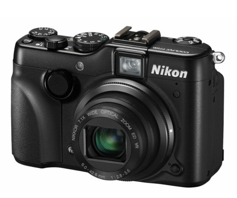 Nikon COOLPIX P7100 本体と充電器付き Nikon COOLPIX P7100 充電器付き