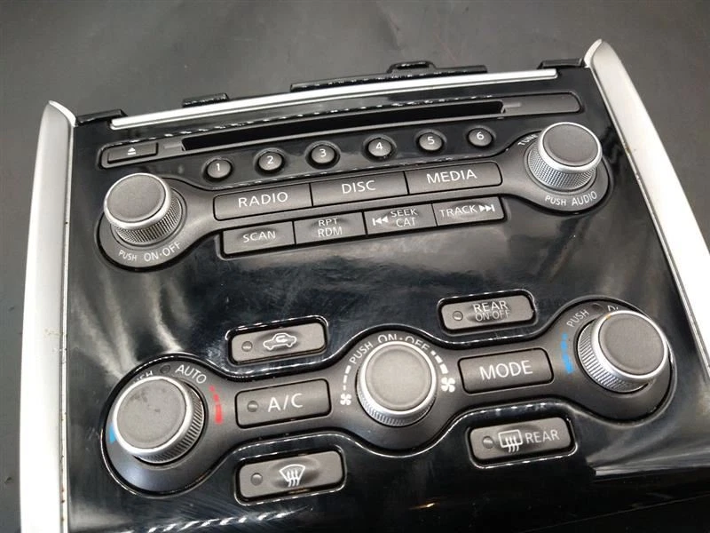 Nissan Pathfinder 2015 control de temperatura OEM Foto 3 de 4