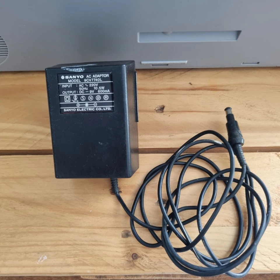 Sanyo M-7740L Mini Boombox Radio K7 Vintage - Photo 2/4