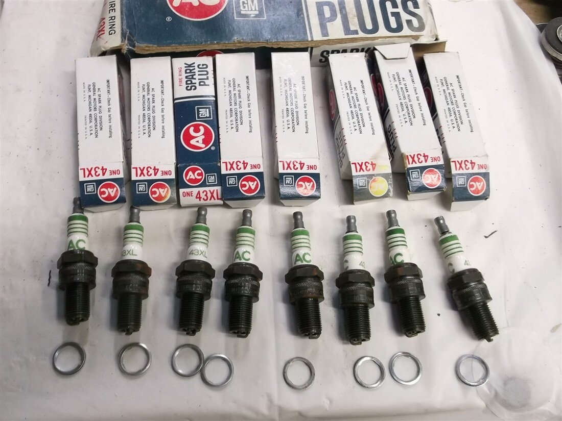 1966-68 Corvette Camaro Alum HD AC 43XL Spark Plugs NOS 5613104