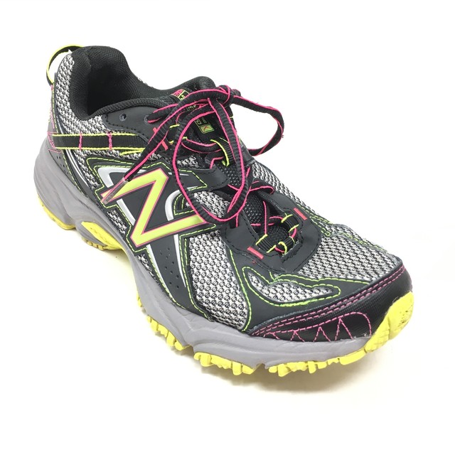 Women's New Balance, 411v2 Walking Sneaker - Narrow | Peltz Shoes