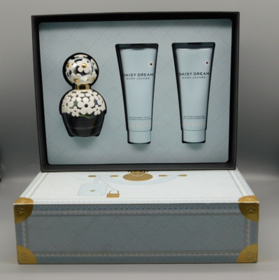 Marc Jacobs Daisy Dream 3 Piece Gift Set Eau de Toilette Spray 1.7 oz/ Body Loti
