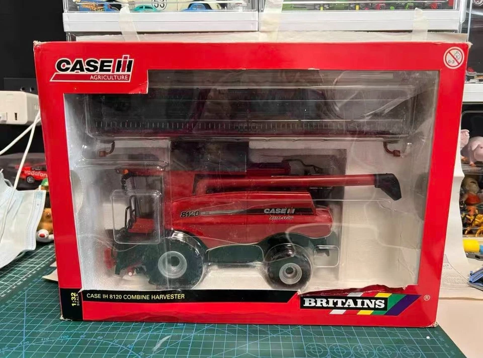 ERTL New 1/32 CASE IH 8120 Combine Harvester Die-Cast Model - Detailed Edition - Image 4 of 4