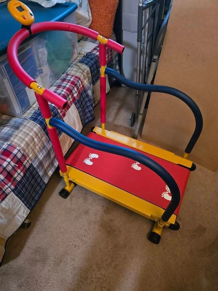 Cinta de correr de ejercicio para niños no motorizada divertida y física (usada) Foto 2 de 2