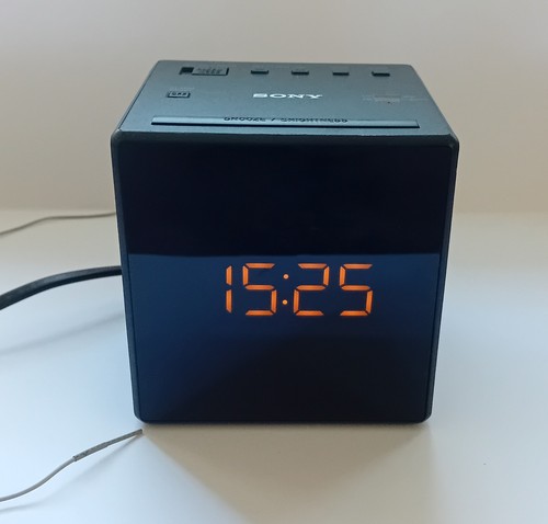 Sony Cube Radiowecker Wecker AM FM schwarz ICF CI voll funktionsfähig