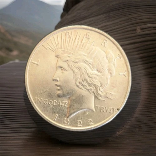 90% Silver 1922 Peace Dollar Au/Bu Mint Luster, Good Eye Appeal, Believed UNC.