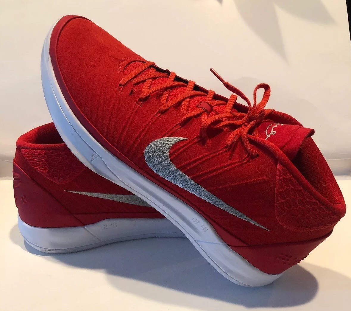 kobe ad mid red