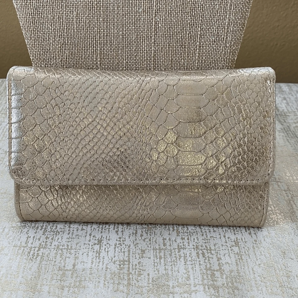 Bandolera/cartera de mano Jessica McClintock metálica dorada cocodrilo en relieve. Usado en excelente estado! Foto 2 de 4