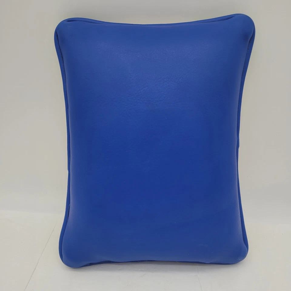 Almohada punta de aguja niño jugando béisbol vinilo trasero 9.5"x7.5" Foto 3 de 4