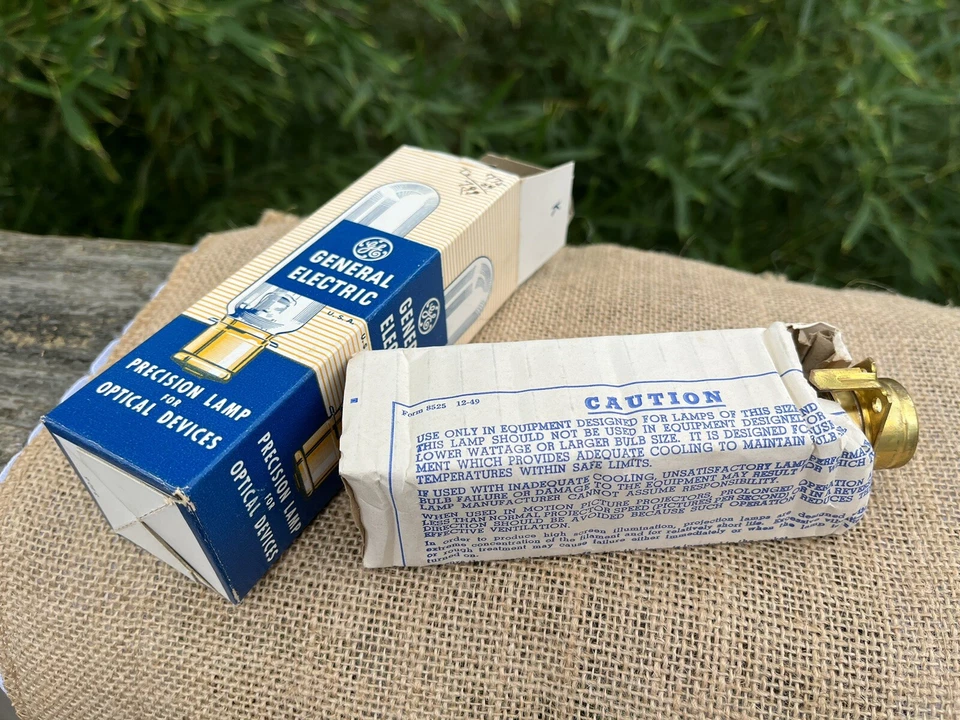 Vintage Bell & Howell Precision Lamp for Optical Devices by General Electric Foto 2 de 4