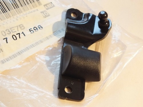 New BMW 5 series E61 R/H Tailgate strut mounting bracket 51247071596 BM28 - Picture 2 of 4