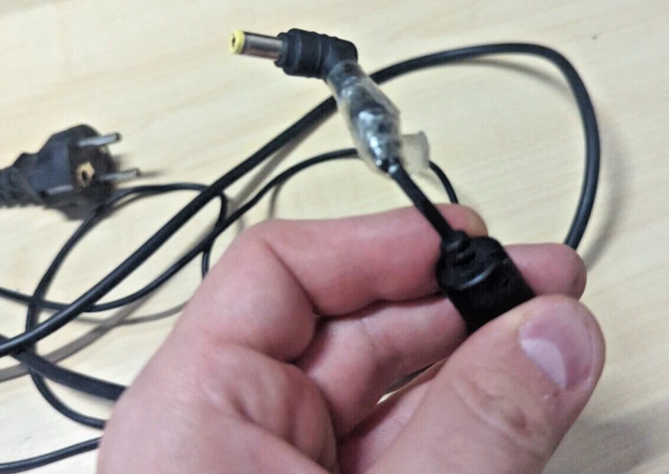 Netzteil Ladegerät für Acer 3620 Delta Electronics ADP-90CD DB – Gummi rissig OK - Bild 2 von 3