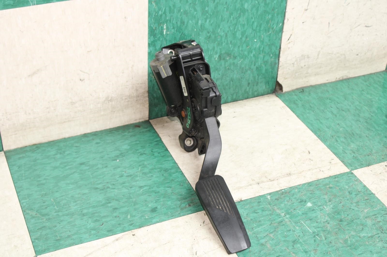 Maserati Ghibli 2014-2017 Accelerator pedal