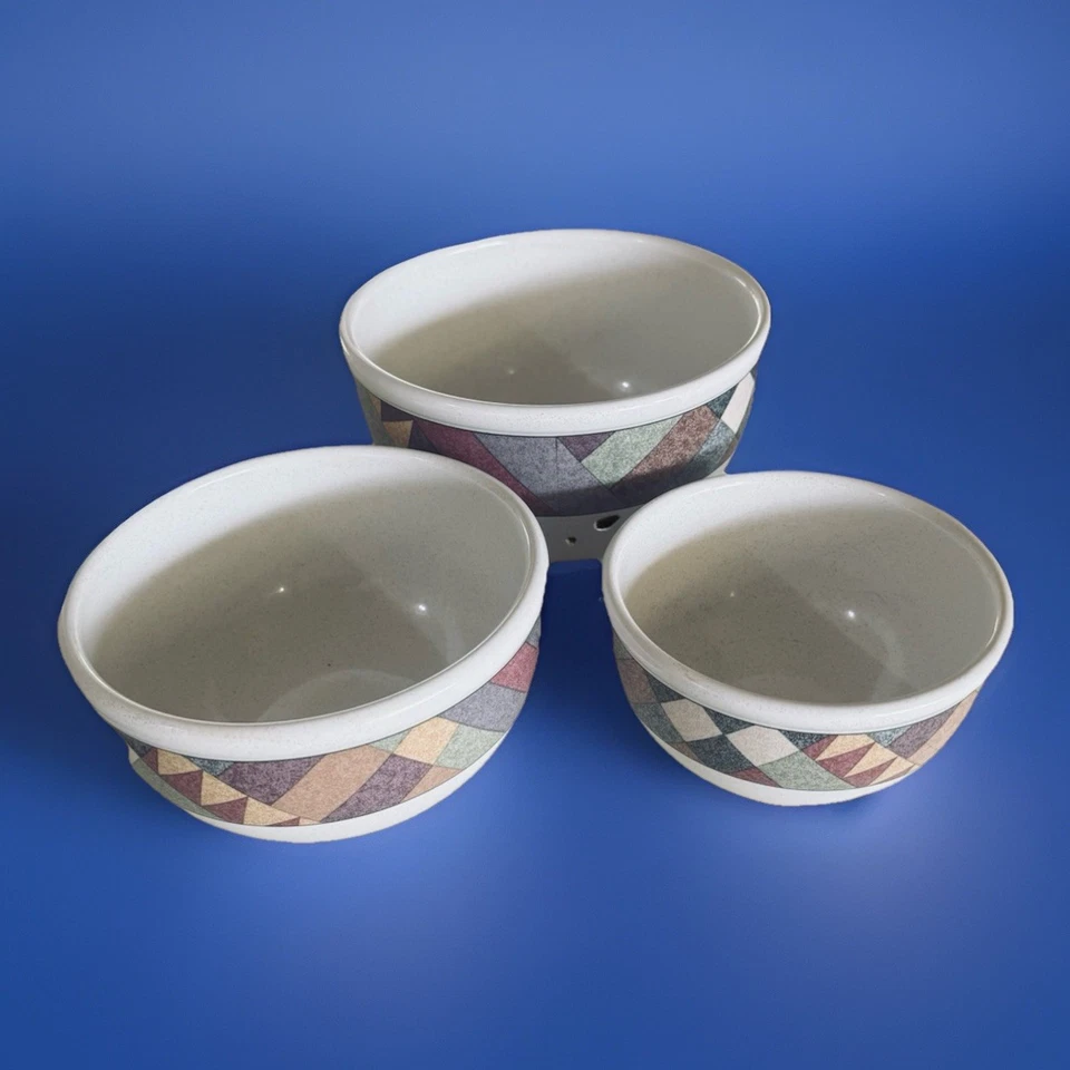 Juego de 3 cuencos para servir mezcladores Nova Studios. Diseño Palm Desert. Usado en excelente estado Foto 3 de 4