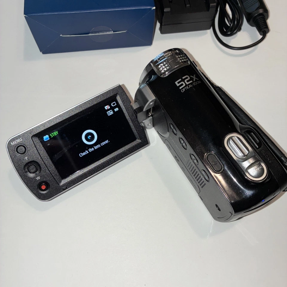 Samsung HMX-F90 Black Digital Camcorder with Charger - Image 2 of 4