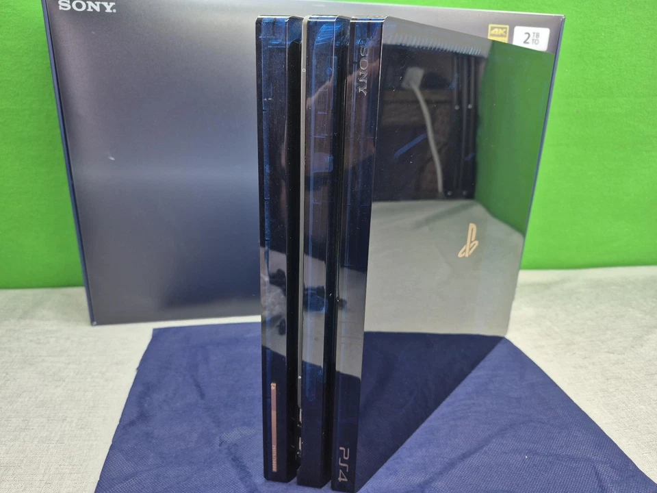 Sony Playstation 4 Pro 2TB 500 Million Limited Edition Nummer 29175 Sehr Gut - Bild 2 von 4