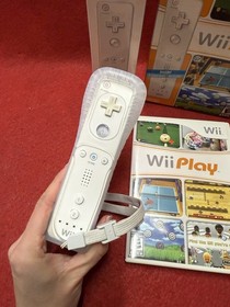 Wii Play with Bonus Wii Remote Nintendo Wii 2007 Mint