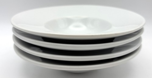Set of 4 Pottery Barn ‘GREAT WHITE’ Wide Rimmed Fruit or Dessert Bowls - Picture 7 of 8