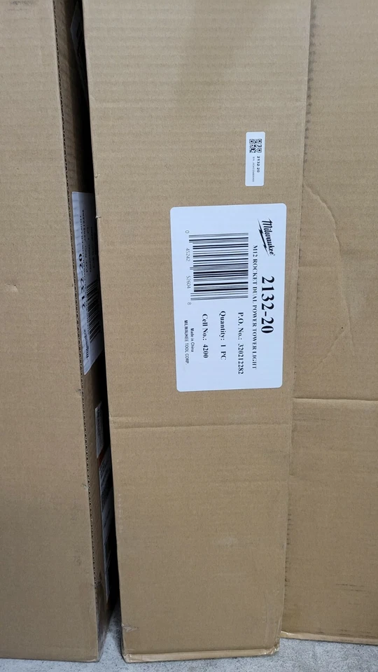 Milwaukee M12 ROCKET LED Stand Work Light 12 Volt Cordless 1400 Lumen 2132-20 - Image 3 of 3