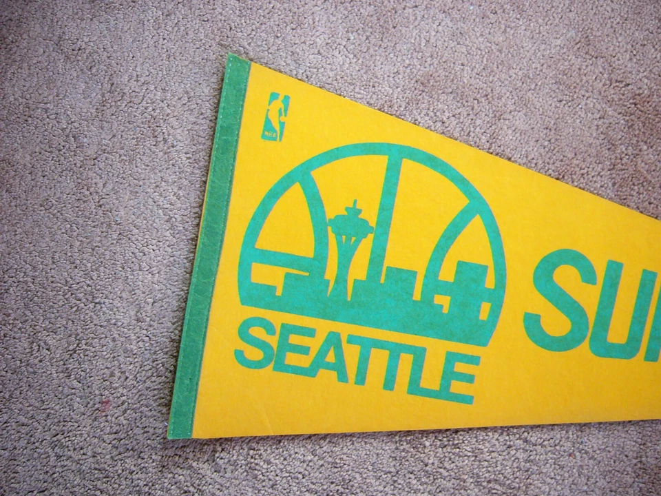 1970'S SEATTLE SUPERSONICS NBA BASKETBALL PENNANT FLAG SHARP!! - Image 3 of 4