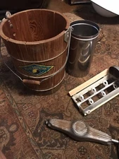 Vintage 4 QT White Mountain Wood Handle Manual Hand Crank Ice Cream Freezer 